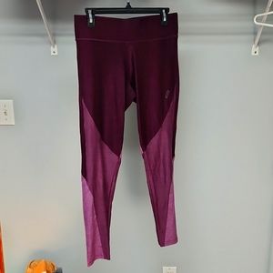 Women's pink yoga leggings in shades of burgundy,   size medium.